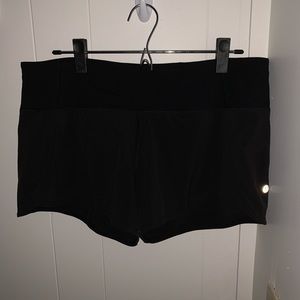 Women’s LULULEMON run times short II 4” size 10